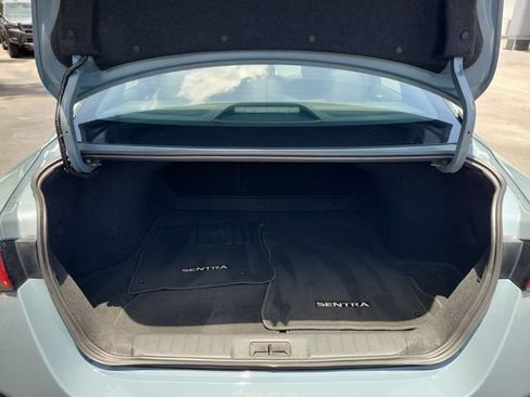 Certified 2025 Nissan Sentra SR FWD image 9