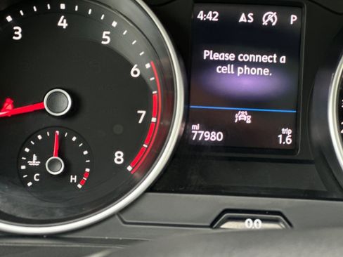 Used 2021 Volkswagen Tiguan SE w/ Panoramic Sunroof Package image 26