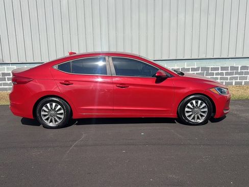 Used 2017 Hyundai Elantra SE image 4