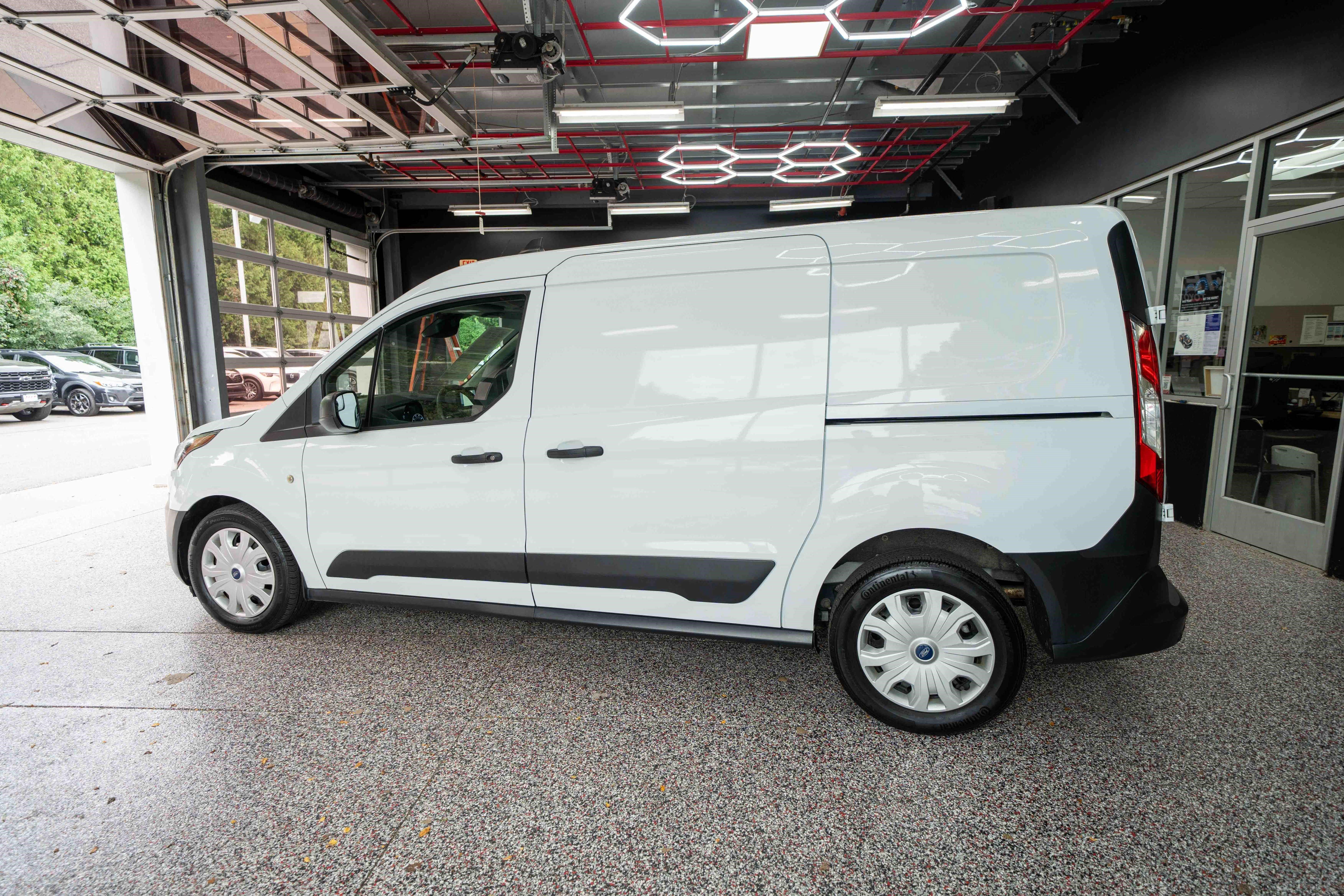 Used 2022 Ford Transit Connect XL FWD image 2