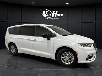 Used 2026 Chrysler Pacifica Select FWD video 1