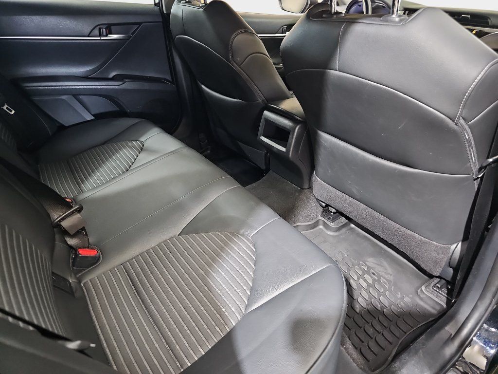 Used 2018 Toyota Camry SE w/ Convenience Package FWD image 13