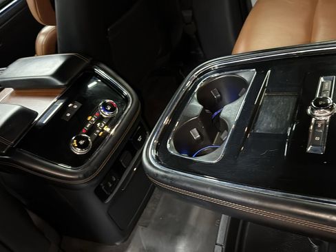 Used 2018 Lincoln Navigator Reserve w/ Technology Package image 28