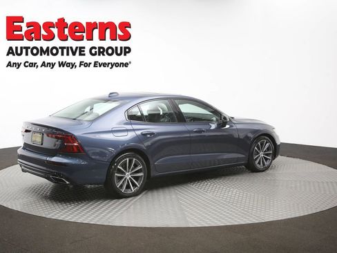 Used 2022 Volvo S60 B5 Momentum image 41