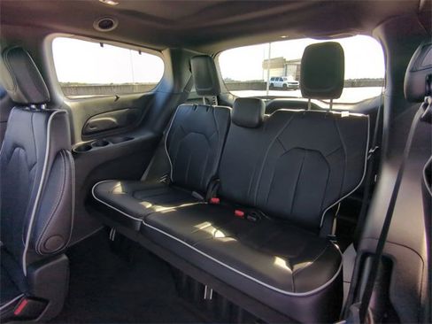 New 2026 Chrysler Pacifica Limited w/ Uconnect Theater Family Group image 16
