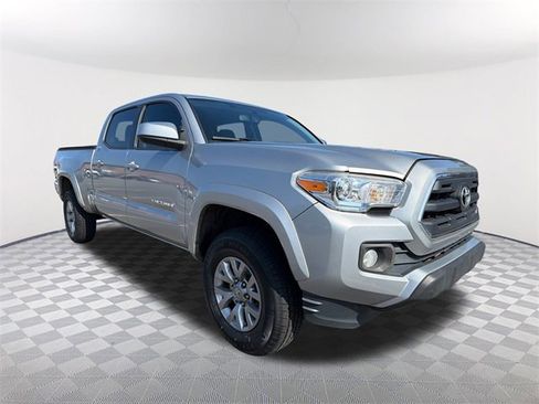 Used 2016 Toyota Tacoma SR5 w/ SR5 Appearance Package (SN) image 3