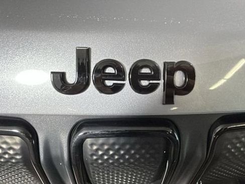 Used 2022 Jeep Compass Latitude w/ Sun and Sound Group AWD/4WD image 8
