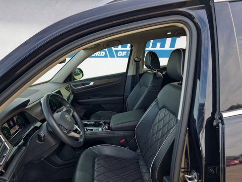 Used 2024 Volkswagen Atlas SEL Premium R-Line image 9