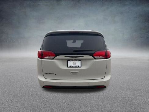 Used 2019 Chrysler Pacifica Touring-L Plus w/ Advanced Safetytec Group FWD image 8
