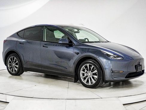 Used 2023 Tesla Model Y Long Range image 13