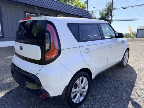 Used 2016 Kia Soul + FWD image 5