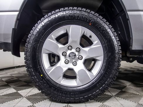 Used 2020 RAM 1500 Big Horn AWD/4WD image 40