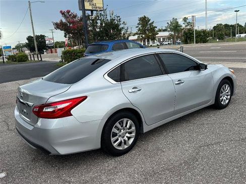 Used 2017 Nissan Altima 2.5 S w/ Power Driver Seat Package FWD image 4