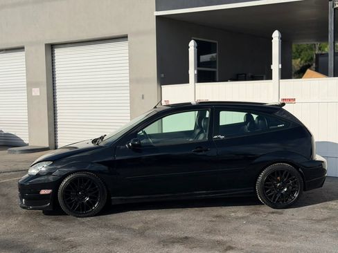 Used 2003 Ford Focus SVT FWD image 2