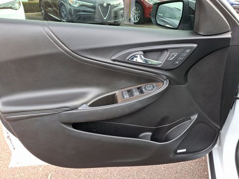 Used 2018 Chevrolet Malibu Premier w/ Premier Sun and Wheel Package image 12