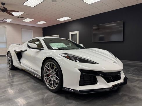 Used 2023 Chevrolet Corvette Z06 w/ Engine Appearance Package RWD image 6