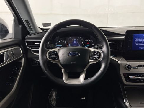 Certified 2022 Ford Explorer XLT w/ Equipment Group 202A AWD/4WD image 16