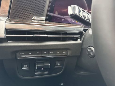 New 2026 Cadillac Escalade Luxury w/ Touring Package image 31