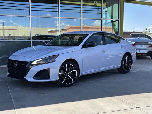 Used 2023 Nissan Altima 2.5 SR image 1