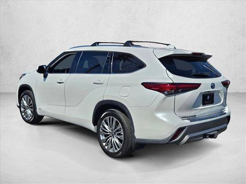 Used 2023 Toyota Highlander Platinum image 8