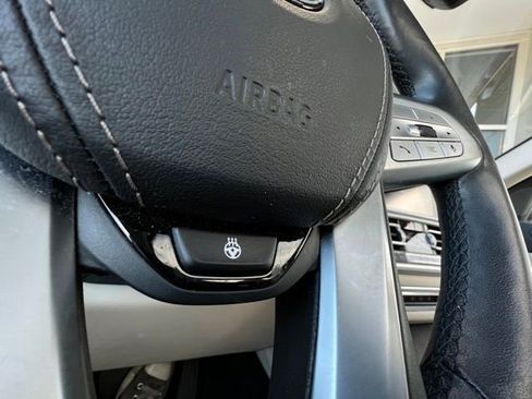 Used 2020 BMW X7 xDrive40i w/ Executive Package image 32