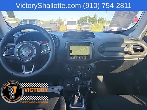 Used 2023 Jeep Renegade Latitude AWD/4WD image 4
