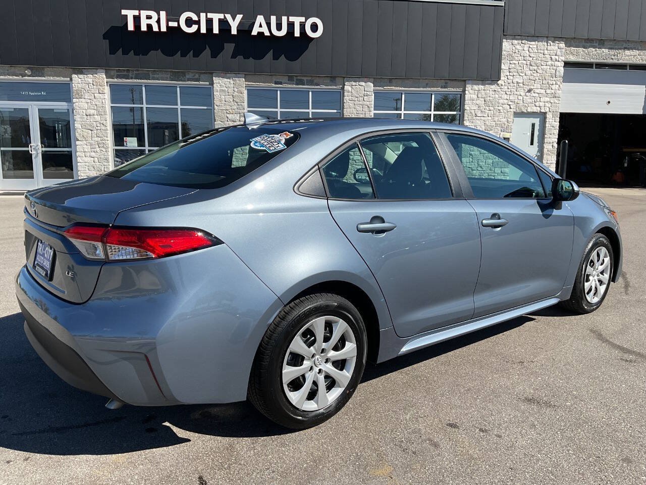 Used 2026 Toyota Corolla LE FWD image 5