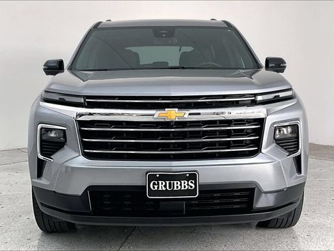 Used 2024 Chevrolet Traverse LT FWD image 3