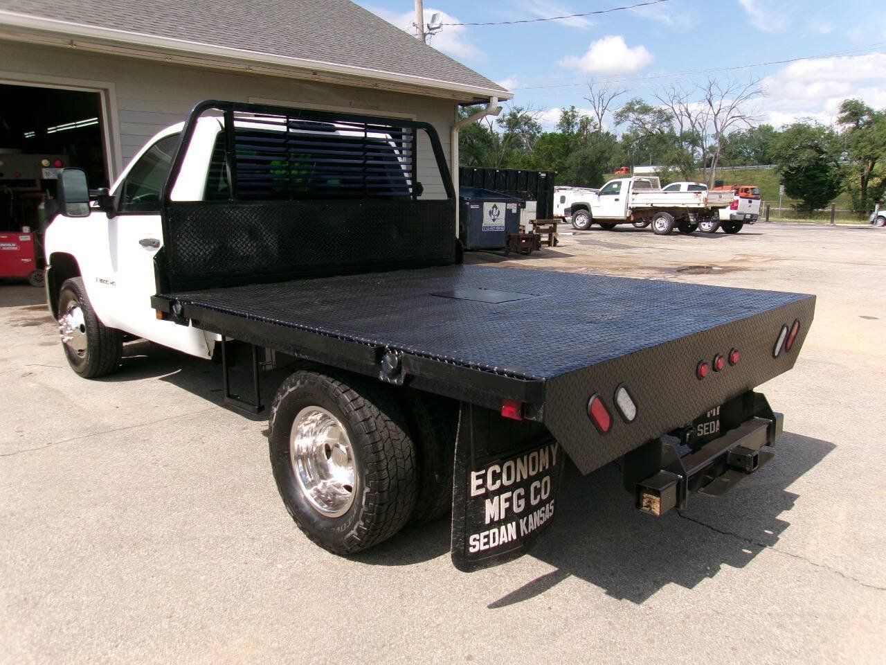 Used 2007 Chevrolet Silverado 3500 W/T AWD/4WD image 2