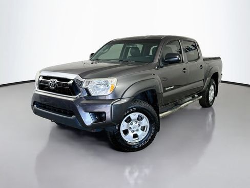 Used 2014 Toyota Tacoma PreRunner w/ SR5 Package RWD image 3