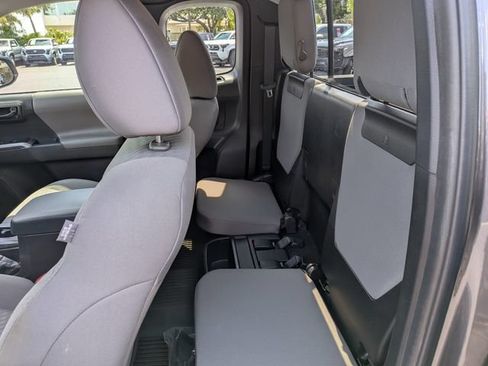 Used 2022 Toyota Tacoma SR5 RWD image 13