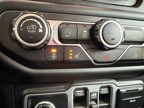 Used 2018 Jeep Wrangler Unlimited Sport S image 25