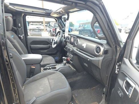 Used 2023 Jeep Wrangler Unlimited Rubicon 4xe w/ Cold Weather Group AWD/4WD image 12