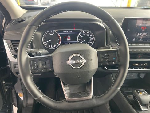 Used 2025 Nissan Rogue SV image 29