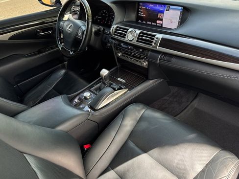 Used 2017 Lexus LS 460 w/ Comfort Package RWD image 17