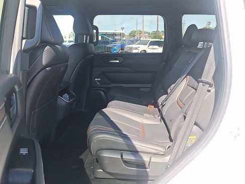 Used 2025 Nissan Armada SL AWD/4WD image 12