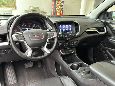 Used 2024 GMC Terrain SLT image 16