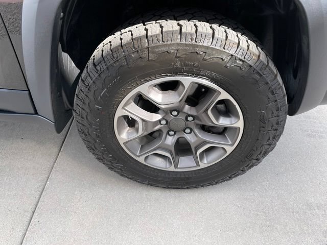Used 2020 Jeep Cherokee Trailhawk w/ Comfort/Convenience Group AWD/4WD image 21