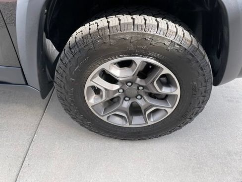 Used 2020 Jeep Cherokee Trailhawk w/ Comfort/Convenience Group AWD/4WD image 21