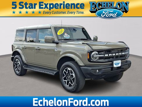 Used 2025 Ford Bronco Outer Banks AWD/4WD image 1