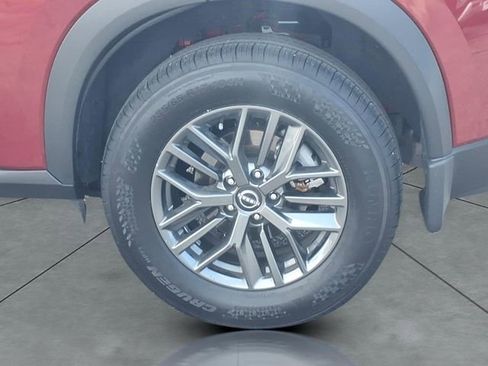 Used 2023 Nissan Rogue S image 4