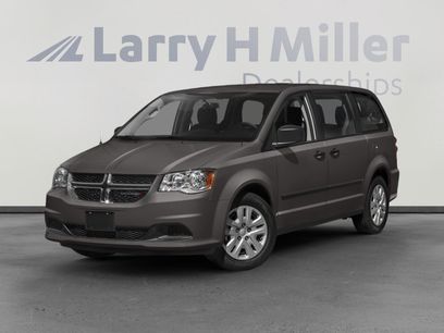 Used 2019 Dodge Grand Caravan SE w/ UConnect Hands-Free Group