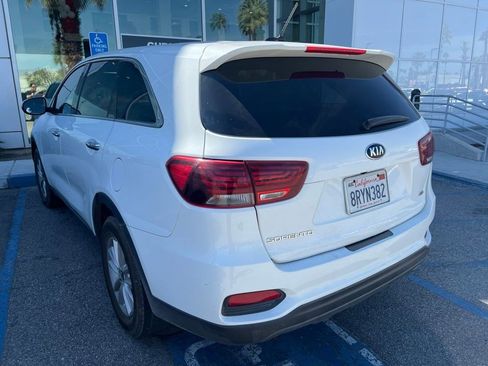 Used 2020 Kia Sorento LX image 3