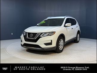 Used 2017 Nissan Rogue SV image 1