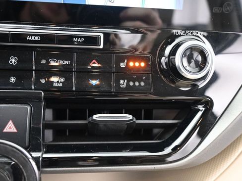 Used 2022 Toyota Highlander Limited image 24