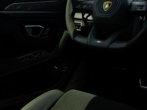 Used 2023 Lamborghini Urus Performante AWD/4WD image 36