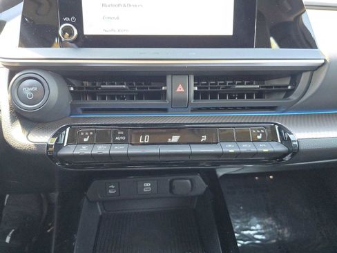 Used 2025 Toyota Prius XLE FWD image 33