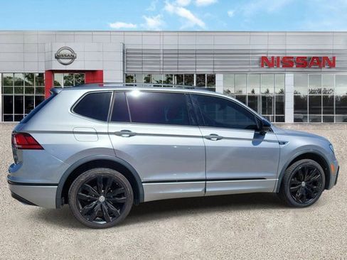 Used 2021 Volkswagen Tiguan SE R-Line FWD image 9