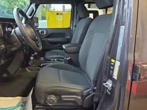 Used 2022 Jeep Gladiator Sport AWD/4WD image 5