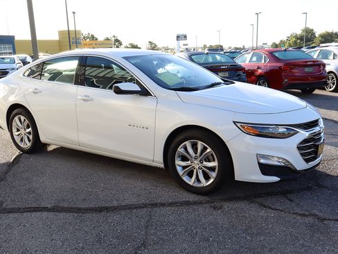 Used 2024 Chevrolet Malibu LT image 3